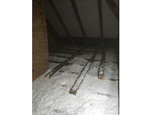 Foukaná minerální izolace stropu
